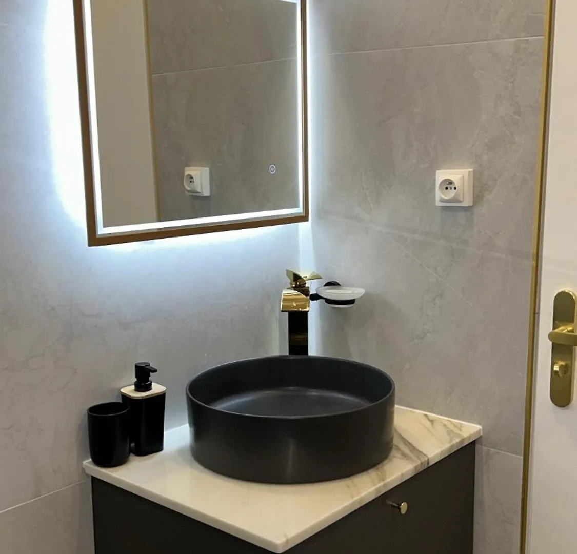 Studio Nice Centre Sur Avenue Jean Medecin Mer A 8 Minutes De Marche Apartment